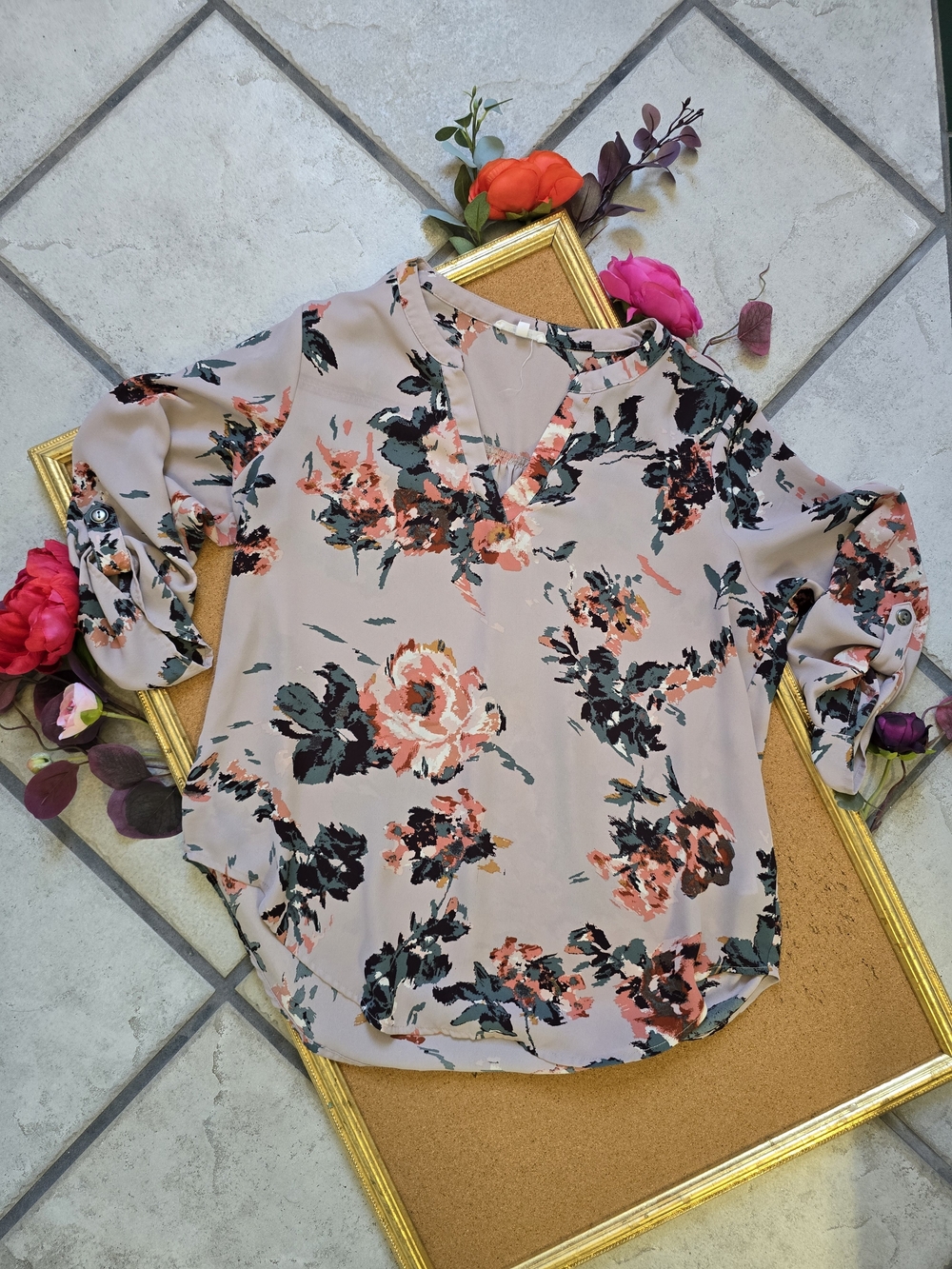 Maurices Floral V-Neck 3/4 Sleeve Atwood Blouse in Gray With Floral Print